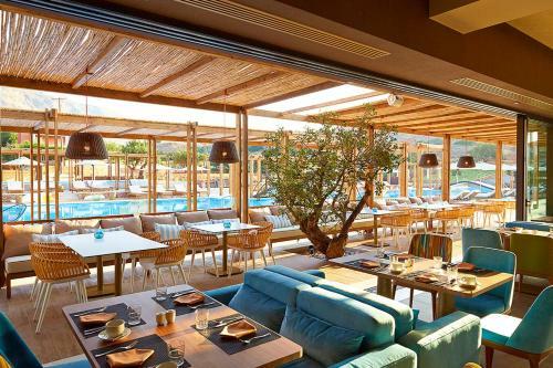 Villa In Tsifliki Sleeps 12 With Pool And Air Con