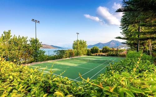 Villa In Tsifliki Sleeps 12 With Pool And Air Con