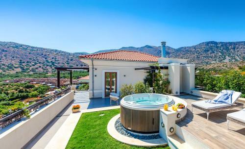 Villa In Tsifliki Sleeps 12 With Pool And Air Con