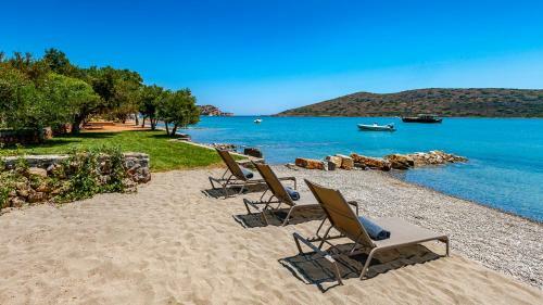 Villa In Tsifliki Sleeps 12 With Pool And Air Con