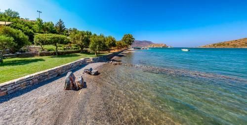 Villa In Tsifliki Sleeps 12 With Pool And Air Con