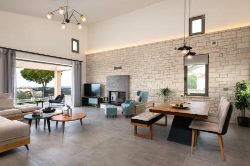 Aura Hill Villa