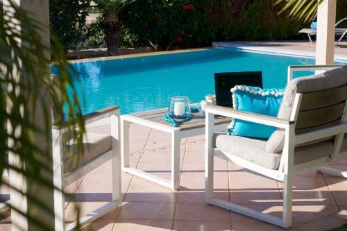 Kaligata Villa Sleeps 6 With Pool Air Con And Wifi
