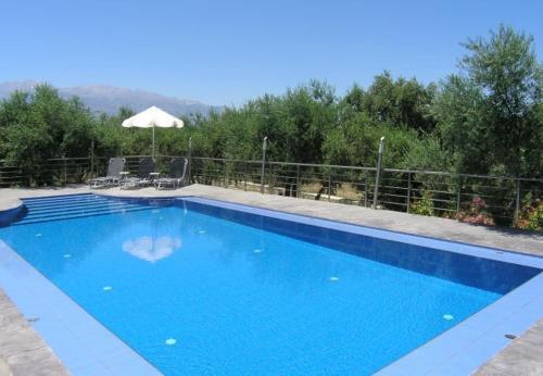 Kambia Villa Sleeps 7 With Pool And Air Con