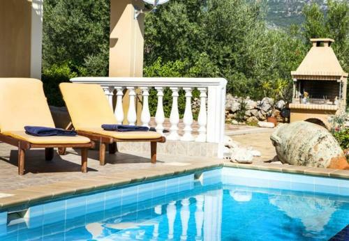 Karavadhos Villa Sleeps 5 With Pool And Air Con