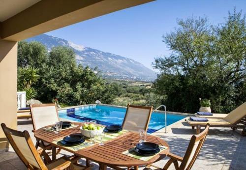 Karavadhos Villa Sleeps 5 With Pool And Air Con