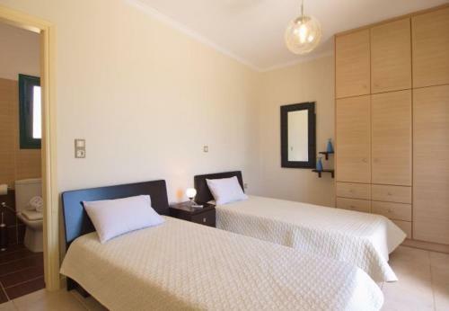 Karavadhos Villa Sleeps 5 With Pool And Air Con