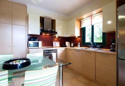 Karavadhos Villa Sleeps 5 With Pool And Air Con