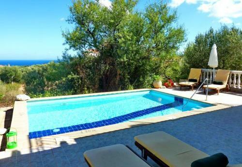 Karavadhos Villa Sleeps 5 With Pool And Air Con