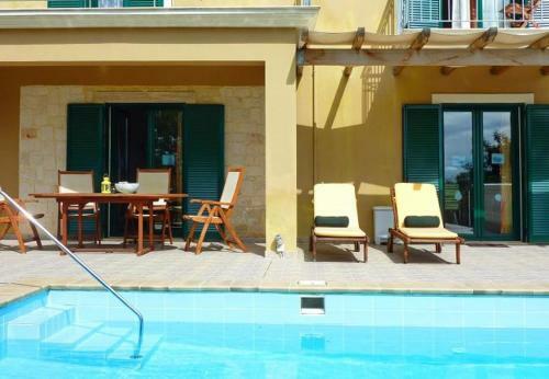 Karavadhos Villa Sleeps 5 With Pool And Air Con
