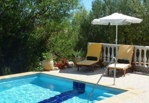 Karavadhos Villa Sleeps 5 With Pool And Air Con