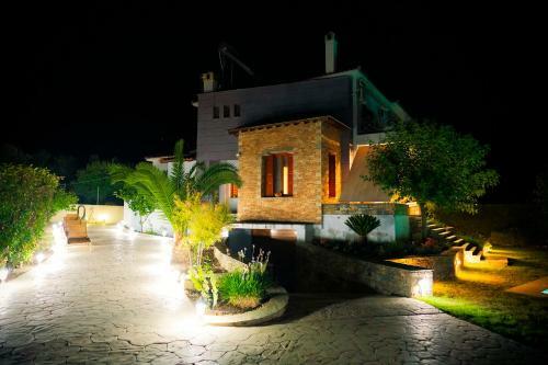 Chariklia's House With Private Pool