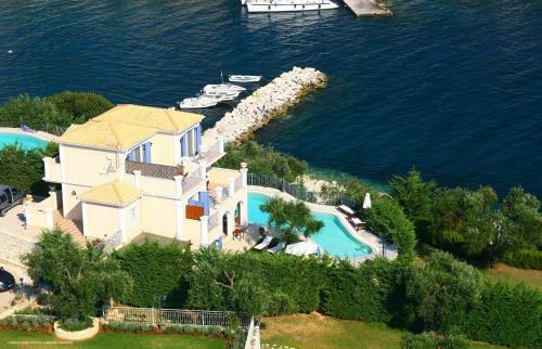Kassiopi Villa Sleeps 10 Pool Wifi