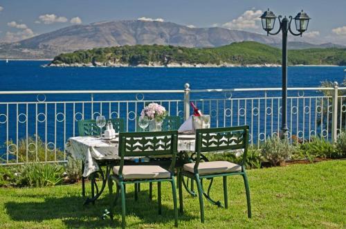 Kassiopi Villa Sleeps 12 Pool Wifi
