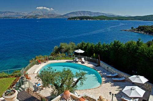 Kassiopi Villa Sleeps 12 Pool Wifi