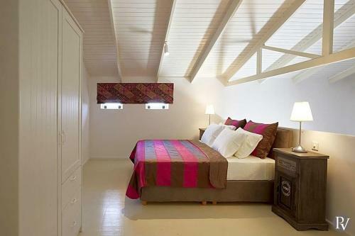 Kastro Villa Sleeps 18 With Pool And Air Con