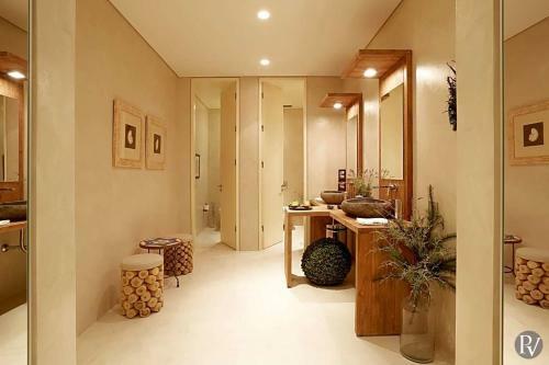 Kastro Villa Sleeps 18 With Pool And Air Con