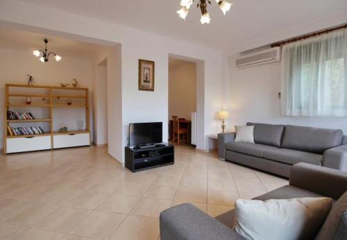 Villa In Kato Kateleios Sleeps 7 With Pool And Air Con