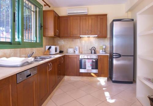 Villa In Kato Kateleios Sleeps 7 With Pool And Air Con