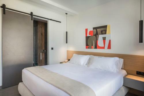 Modern Minimalist Villa Helias