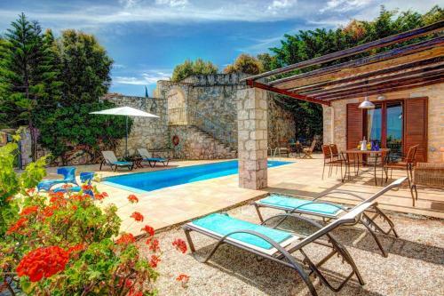 Katsarata Villa Sleeps 4 Pool Air Con Wifi