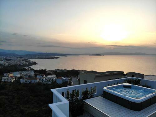 Apartment With Rooftop Hot Tub
