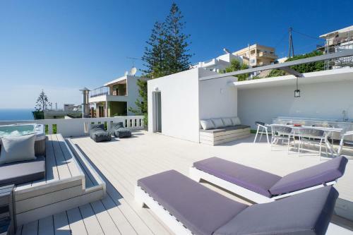 Apartment With Rooftop Hot Tub