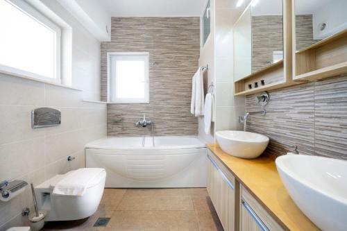 Apartment With Rooftop Hot Tub