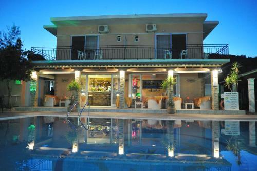 Hotel Makis Louvlis Apartments