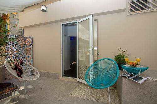 Loc Hospitality Urban Den
