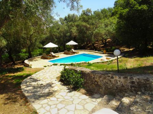Chlomos Villa Sleeps 8 With Pool And Air Con