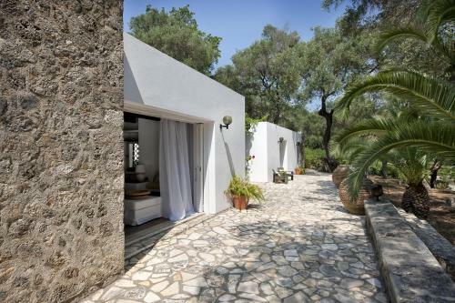 Chlomos Villa Sleeps 8 With Pool And Air Con