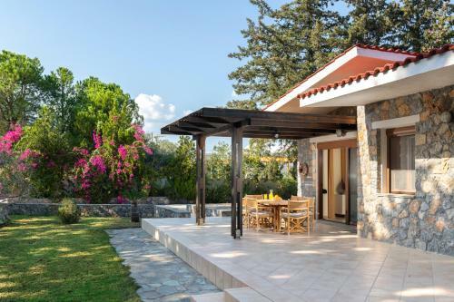 Kolympia Villa Sleeps 6 With Pool Air Con And Wifi