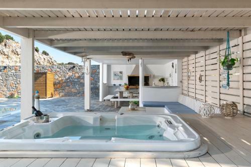 Kolympia Villa Sleeps 6 With Pool Air Con And Wifi
