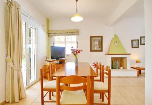 Kleismata Villa Sleeps 6 With Pool And Air Con