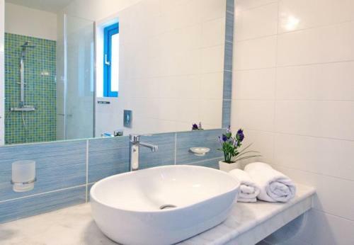 Villa In Kleismata Sleeps 7 With Pool And Air Con