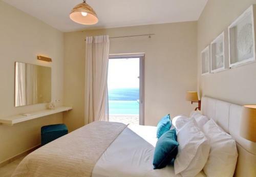 Villa In Kleismata Sleeps 7 Includes Swimming Pool And Air Con