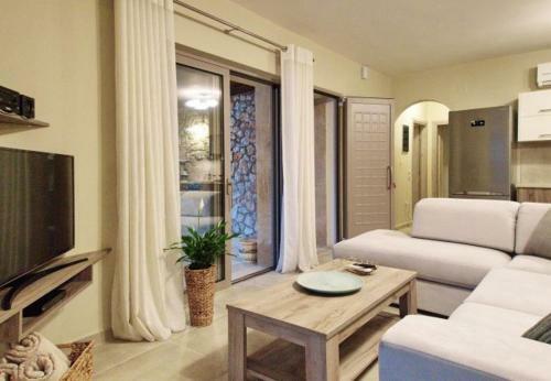 Villa In Kleismata Sleeps 7 Includes Swimming Pool And Air Con