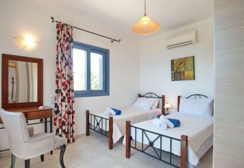 Villa In Kleismata Sleeps 7 Includes Swimming Pool And Air Con 3