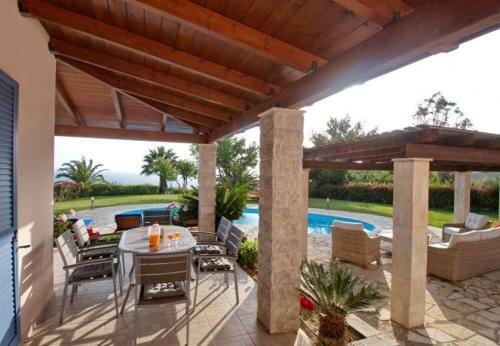 Villa In Kleismata Sleeps 7 Includes Swimming Pool And Air Con 3