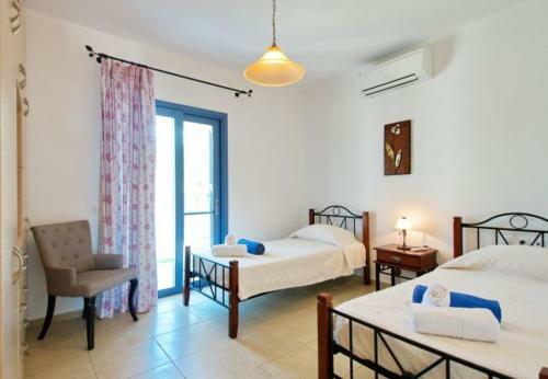 Villa In Kleismata Sleeps 7 Includes Swimming Pool And Air Con 3