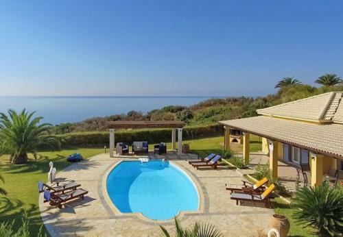 Villa In Kleismata Sleeps 7 Includes Swimming Pool And Air Con 2