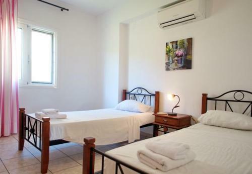 Villa In Kleismata Sleeps 7 Includes Swimming Pool And Air Con 2