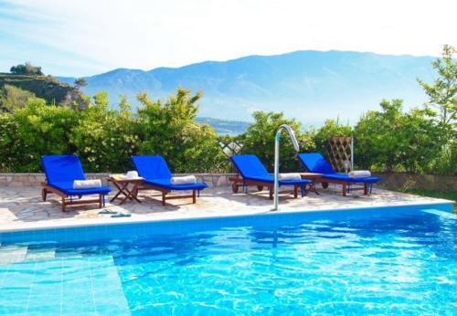 Villa In Kleismata Sleeps 6 With Pool And Air Con