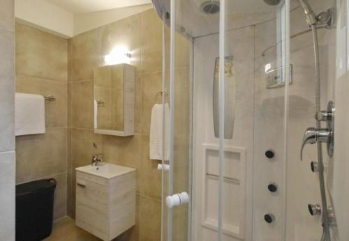 Villa In Kleismata Sleeps 6 With Pool And Air Con