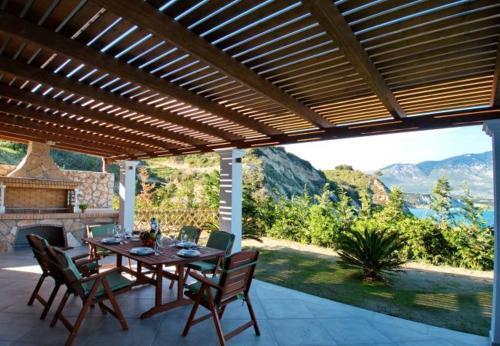 Villa In Kleismata Sleeps 6 With Pool And Air Con