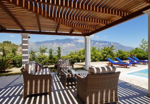 Villa In Kleismata Sleeps 6 With Pool And Air Con