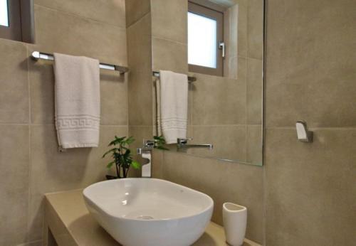 Villa In Kleismata Sleeps 6 With Pool And Air Con