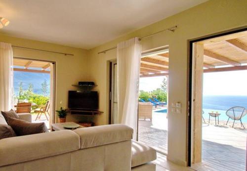 Villa In Kleismata Sleeps 6 With Pool And Air Con