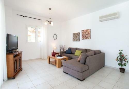 Villa In Kleismata Sleeps 5 Includes Swimming Pool And Air Con